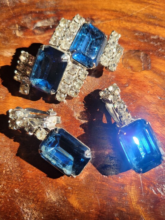 Vintage Jewelry - Estate Find Demi-Parure ~ Blue Faux Gems & Rhinestones Brooch Clip-On Earrings